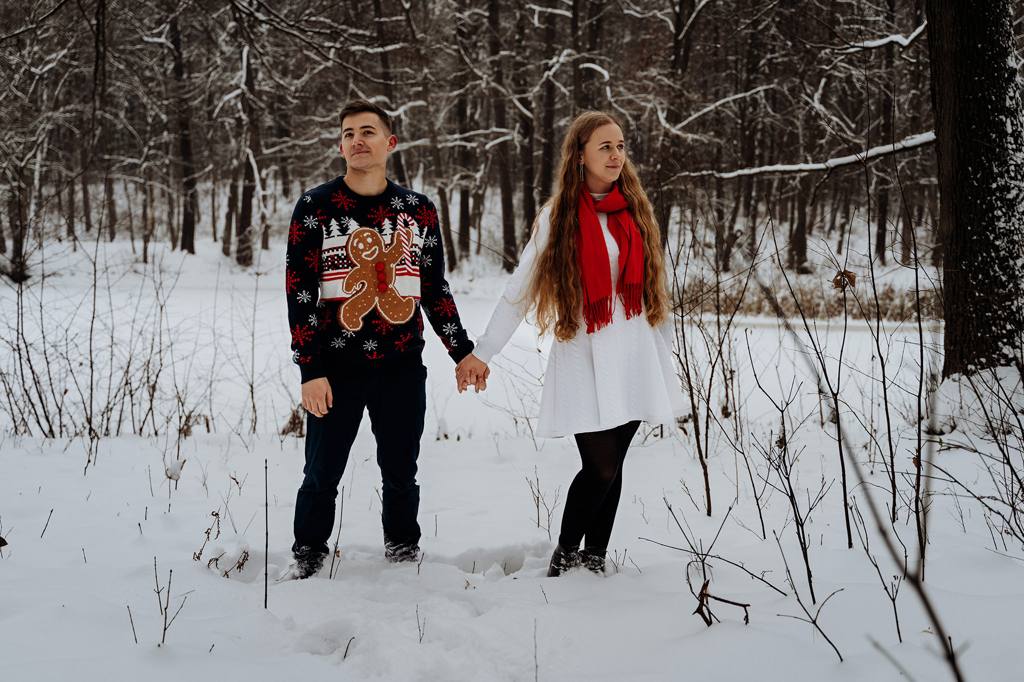 Zimowa sesja fotograficzna narzeczeńska zaręczynowa