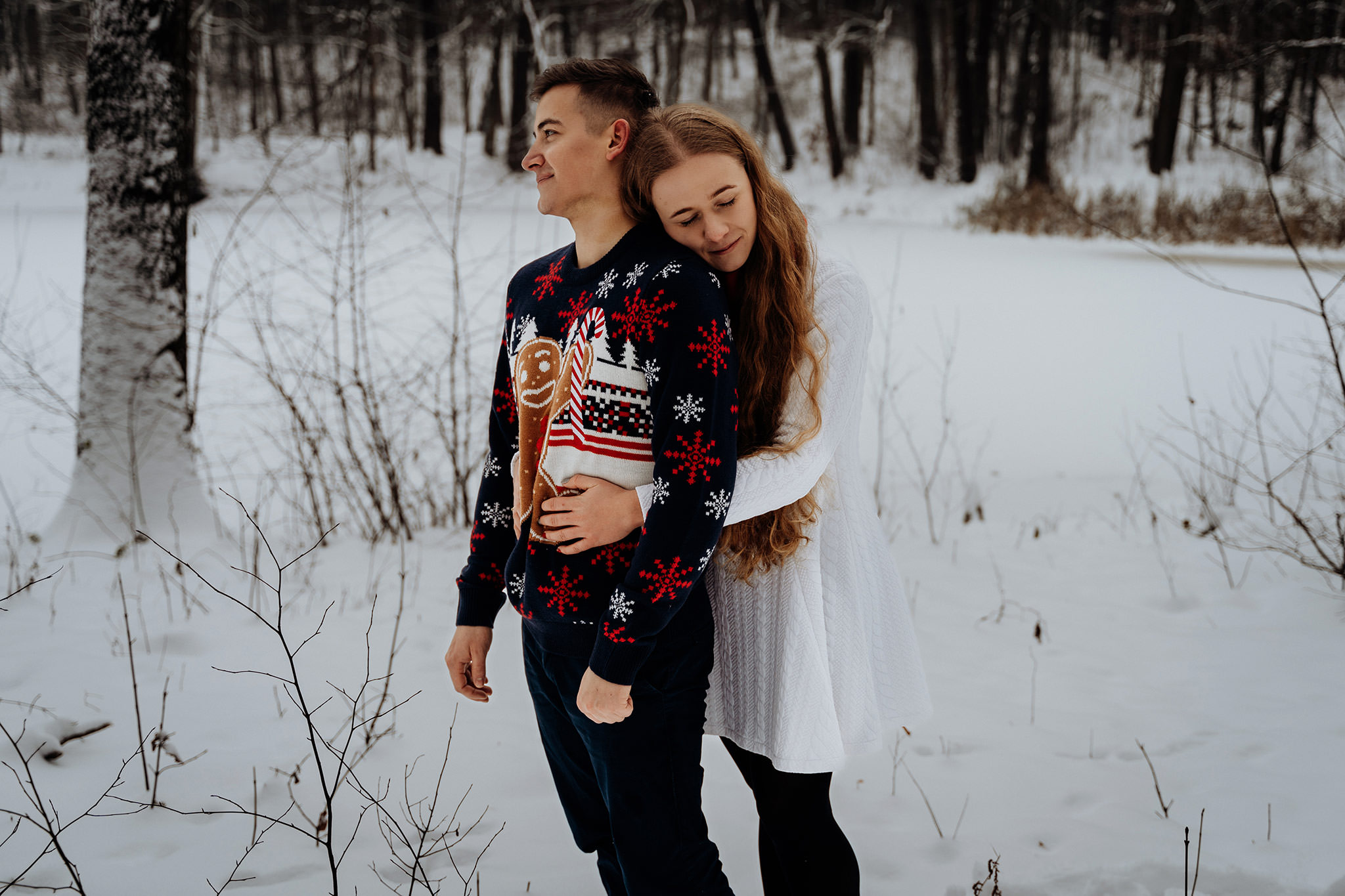 Zimowa sesja fotograficzna narzeczeńska zaręczynowa