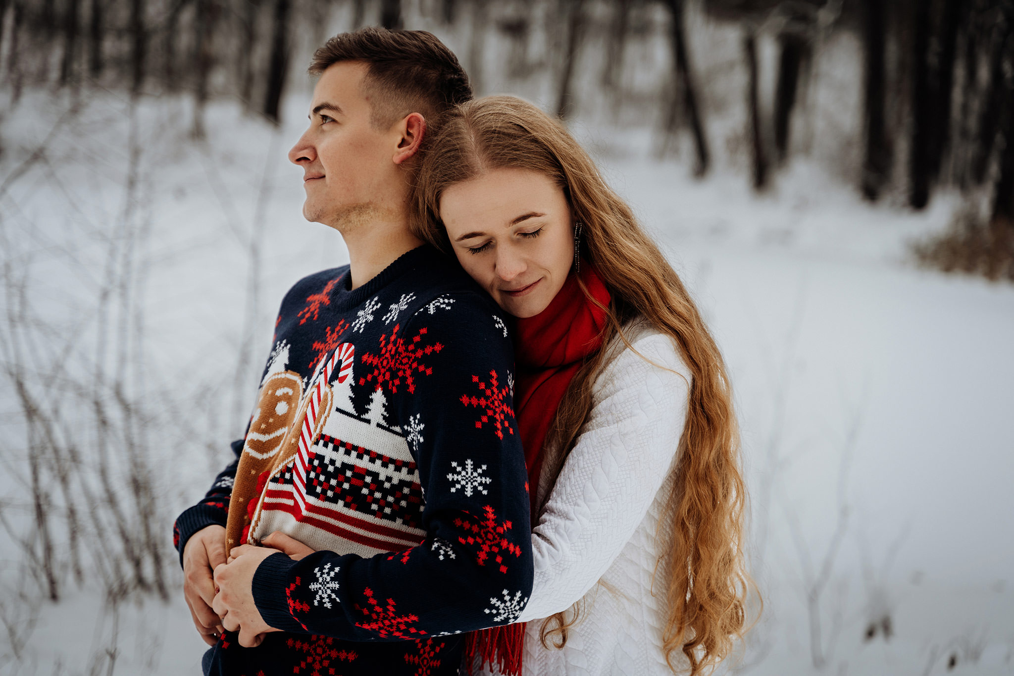 Zimowa sesja fotograficzna narzeczeńska zaręczynowa