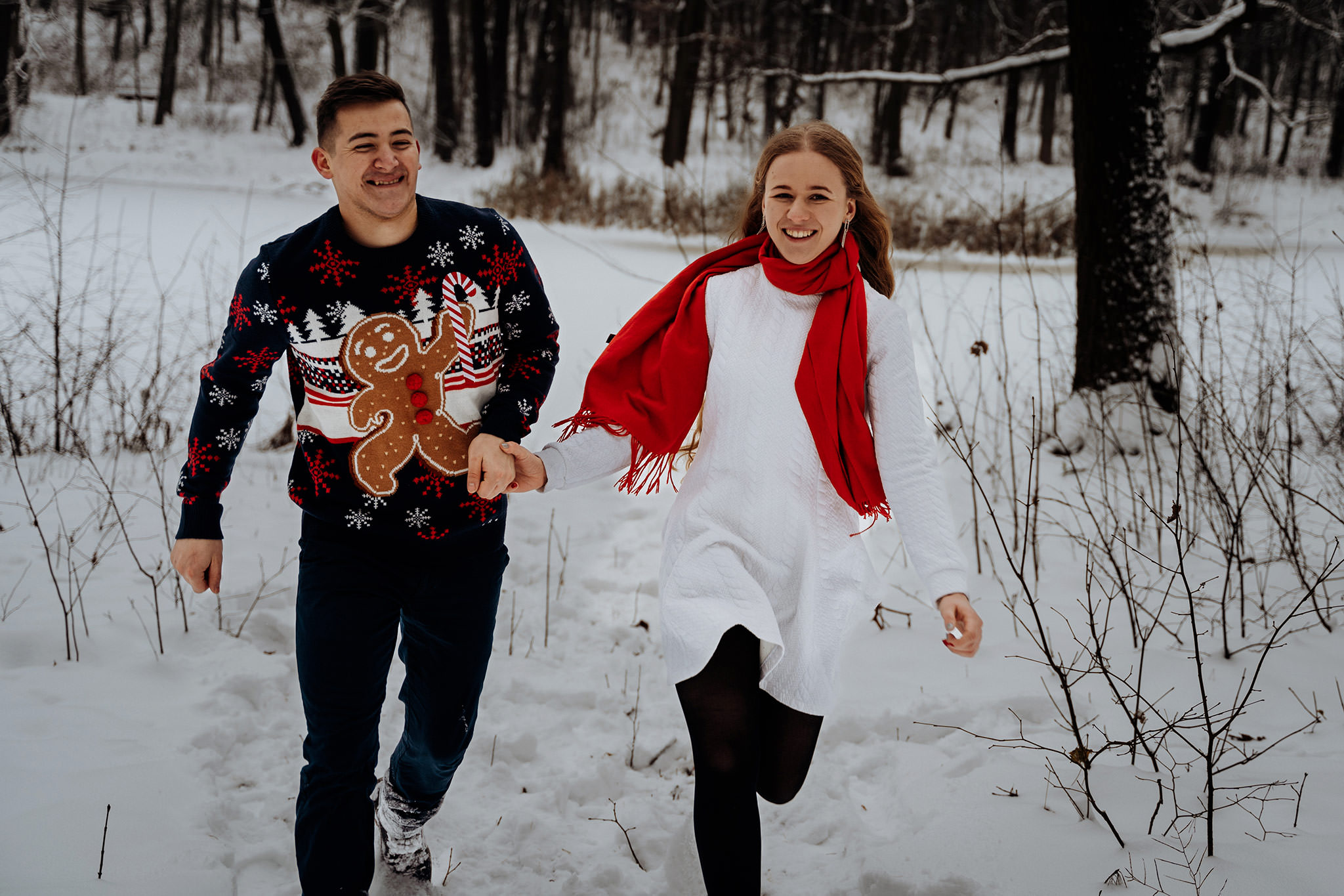 Zimowa sesja fotograficzna narzeczeńska zaręczynowa